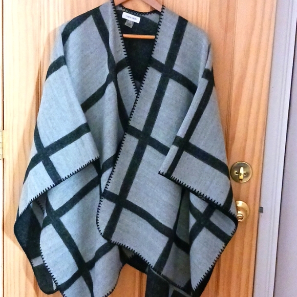 Calvin Klein Colorblocked Cozy Poncho Black Gray Pre Owned One size. Classic - Picture 1 of 3
